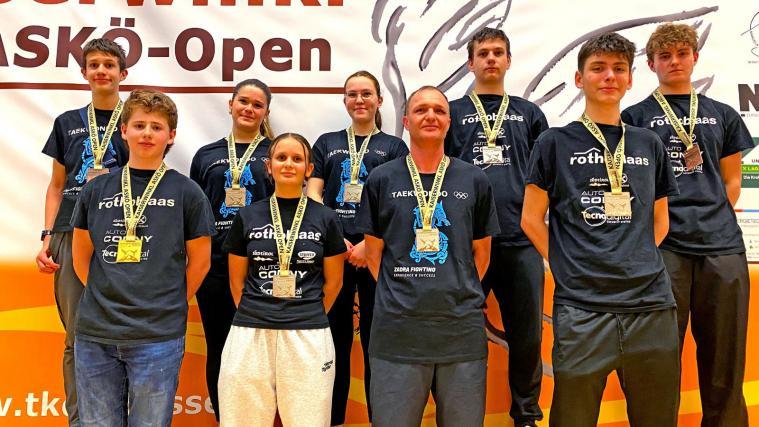 Die Medaillengewinner der Kurtatscher Wettkampfmannschaft des ASV Zadra fighting/rothoblaas in Kössen.