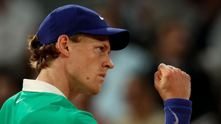 Hoch die Sinner-Faust:  Die Nummer eins eilt in Roland Garros von Sieg zu Sieg. © APA/afp / ALAIN JOCARD