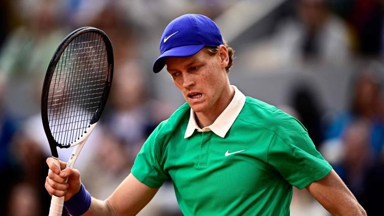 Jannik Sinner startet am Mittwoch im Einzel beim ATP-Turnier in Halle. © APA/afp / JULIEN DE ROSA