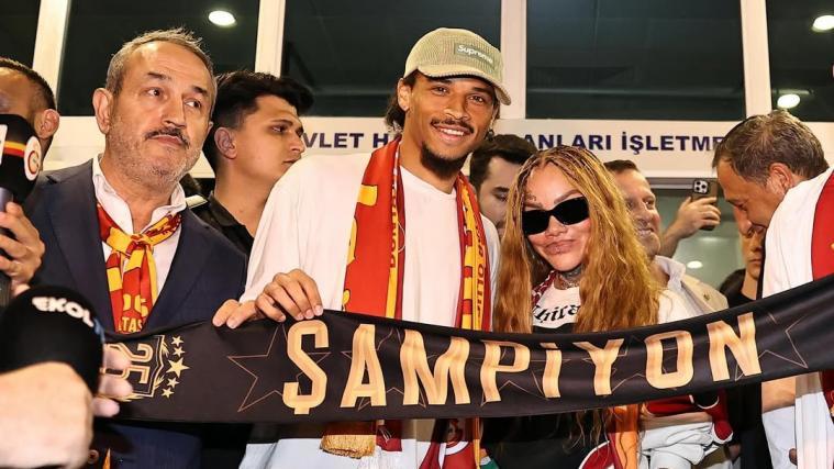 Leroy Sane received an enthusiastic welcome in Istanbul. © Tobias Unterhofer / Galatasaray/Instagram