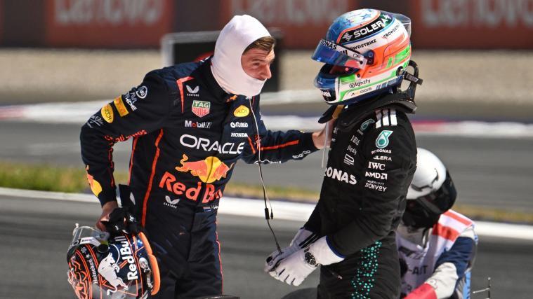 Max Verstappen (à gauche) a été abattu par Kimi Antonelli. © APA/afp / JURE MAKOVEC