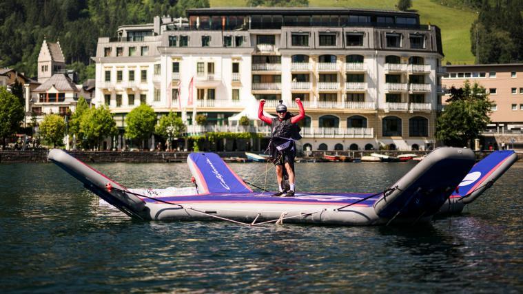 Tobias Großrubatscher during his final landing in Lake Zell. © Red Bull Mediahouse