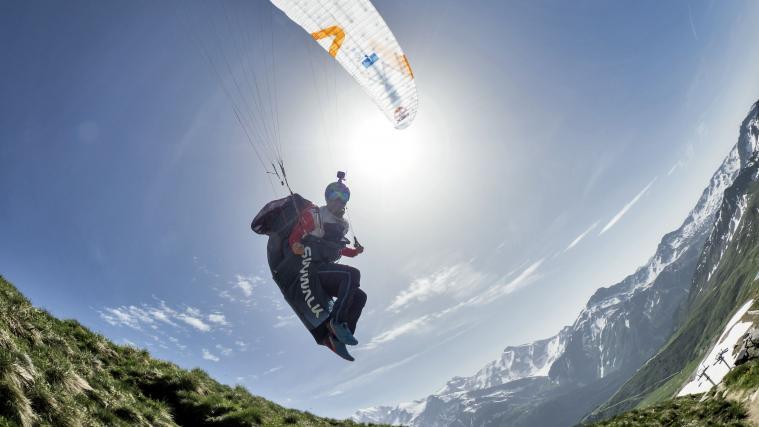 Tobias Großrubatscher zeigt stark auf.