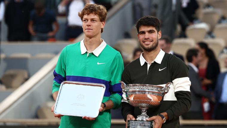 Zwei Phänomene: Jannik Sinner und Carlos Alcaraz © APA/afp / THIBAUD MORITZ