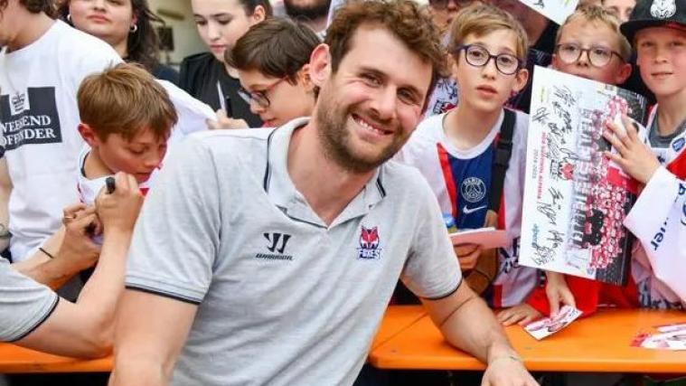 Bozen-Kapitän Daniel Frank und auch die allerjüngsten Fans freuen sich bereits auf die neue Saison.