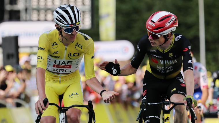 Big rivals Tadej Pogacar and Jonas Vingegaard on stage 10. © ANSA / Christophe Petit Tesson