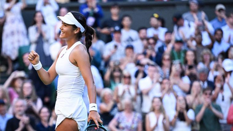 Emma Raducanu brilliert vor der heimischen Menge. © APA/afp / KIRILL KUDRYAVTSEV