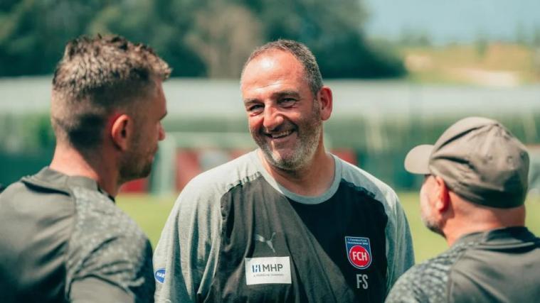 Heidenheims Kulttrainer Frank Schmidt kommt mit Heidenheim nach Natz.
