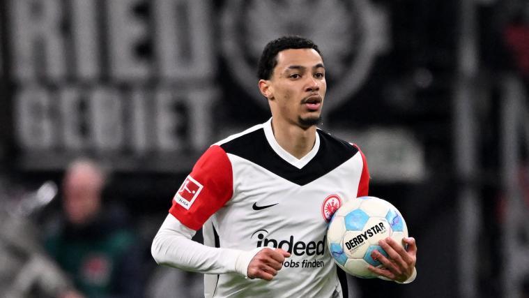 Hugo Ekitike is moving to the island. © AFP / KIRILL KUDRYAVTSEV