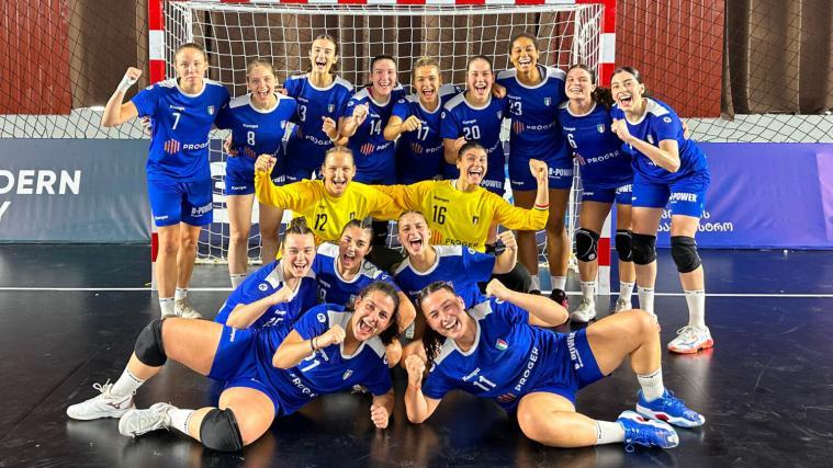 Italy celebrated a victory in their opening match. © EHF