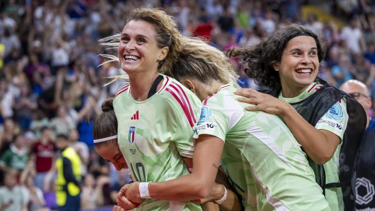 Italy's women (Eva Schatzer in the back) celebrate. © ANSA / MARTIAL TREZZINI