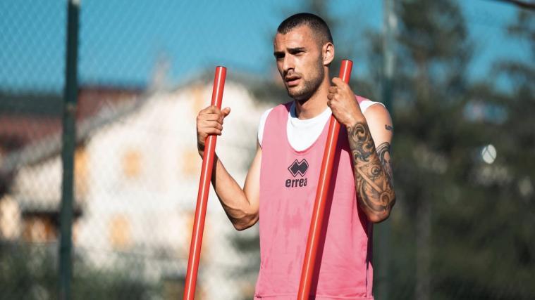 Lorenzo Sgarbi schwitzt zurzeit in Dimaro. © SSC Bari