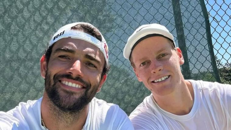 Matteo Berrettini (links) und Jannik Sinner machen gemeinsame Sache. © matberrettini