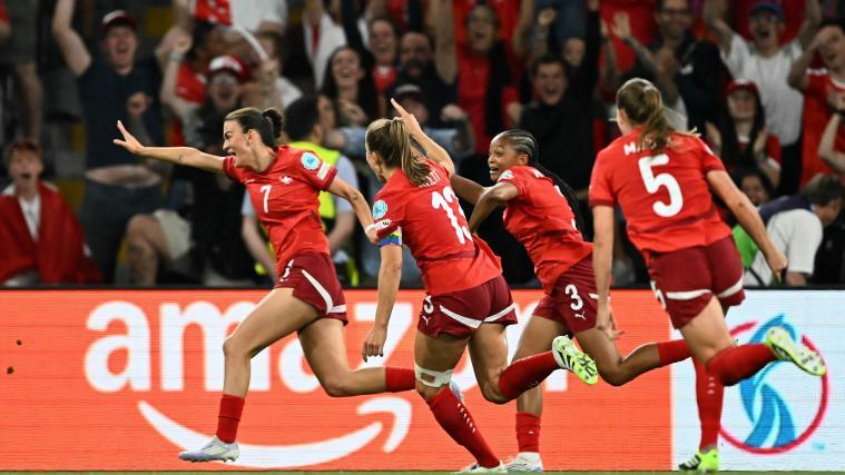 Riola Xhemaili (devant) a mené la Suisse en quarts de finale. © APA/afp / FABRICE COFFRINI