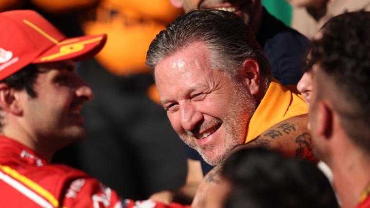 Zak Brown rechnet mit mehr Unruhe bei Red Bull. © APA/afp / MARTIN KEEP