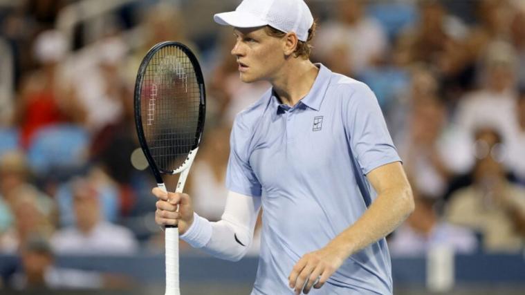 Jannik Sinner's second match at the Masters tournament in Cincinnati didn't go quite as planned. The South Tyrolean still has room for improvement, as he revealed in an audio interview – in South Tyrolean dialect. © stol