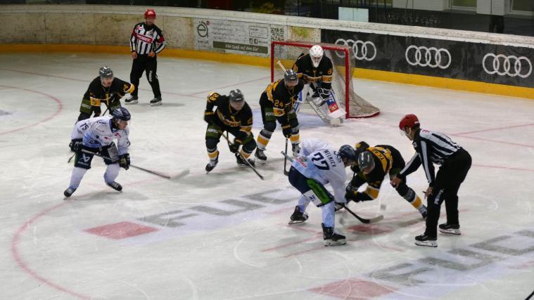 The Straubing Tigers (white) defeated HCP. © Michael Andres