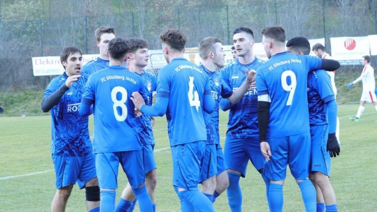 Gitschberg Jochtal bejubelt einen Treffer ihrer Nummer 9, Lukas Hofer – kein seltenes Bild.