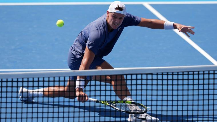 Holger Rune steht in der nächsten Runde. © APA / DYLAN BUELL