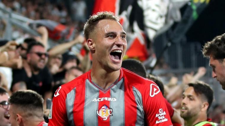 Manuel De Luca spielt mit Cremonese in der Serie A.