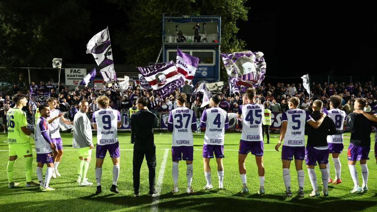Mathias Theiner (number 5) celebrates with Austria Salzburg. © Austria Salzburg
