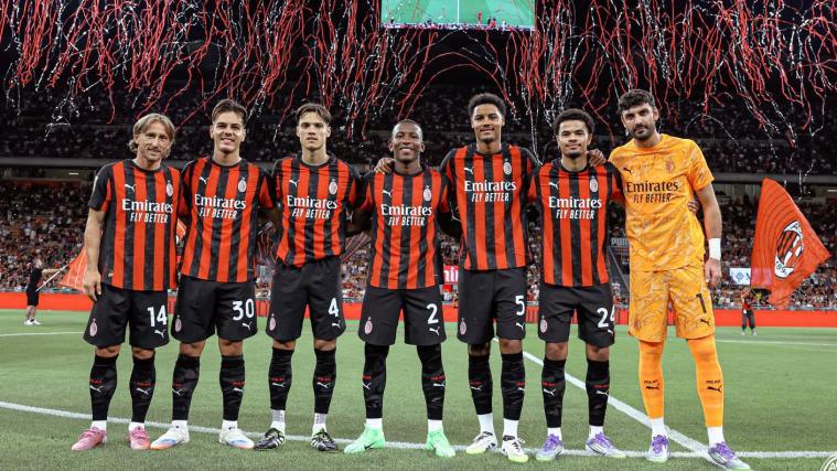 Milan's new signings were presented at San Siro before the match. © AC Milan