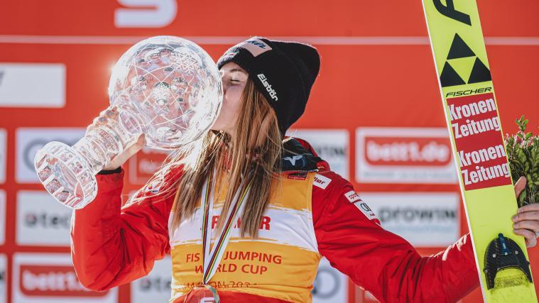 Sara Marita Kramer holte vor drei Jahren noch den Gesamtweltcup. © APA / EXPA/ RENE KELLERMANN