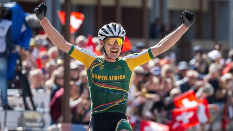 Alan Hatherly won his second Cross-Country World Championship title after 2024. © APA/afp / FABRICE COFFRINI