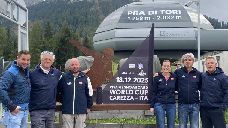 The FIS delegation at the group photo with the World Cup organizers at the Karer Pass.