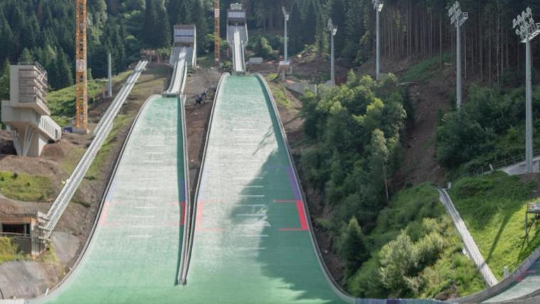 Die kleine der beiden Schanzen in Predazzo gilt als besonders gefährlich. © PAT