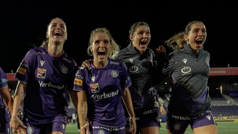 Elisa Pfattner (2.v.l.) will mit Austria Wien Geschichte schreiben. © FAK/Social Media