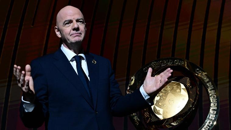Gianni Infantino könnte seine Zusage für eine WM-Aufstockung geben. © APA/afp / GIORGIO VIERA