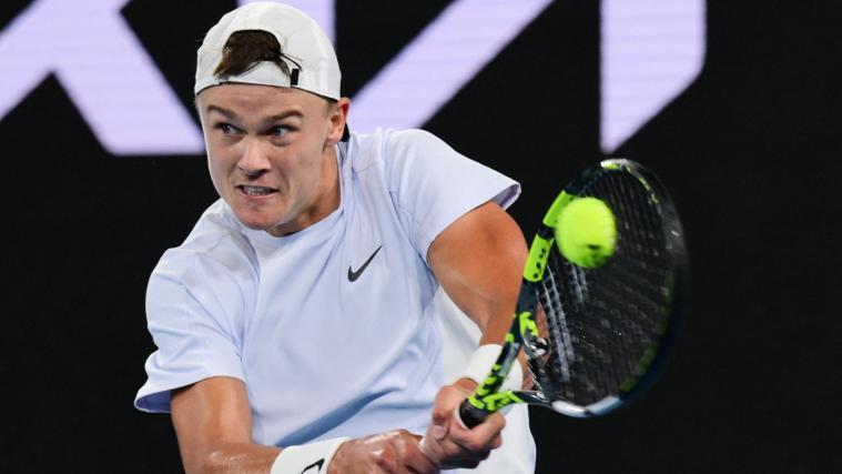 Holger Rune steht aktuell nicht wegen seinen Leistungen auf dem Tennisplatz im Rampenlicht. © APA/afp / YUICHI YAMAZAKI