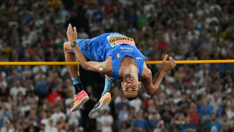 Italiens exzentrischer Hochspringer Gianmarco Tamberi, einer der Stars der Leichtathletik-WM in Tokio. © APA/afp / ANDREAS SOLARO