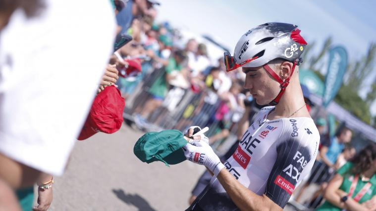 Juan Ayuso steht im Zentrum der Aufmerksamkeit. © ANSA / Javier Liz