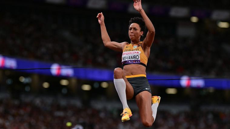 Malaika Mihambo has clear words about the World Cup conditions. © APA/afp / BEN STANSALL