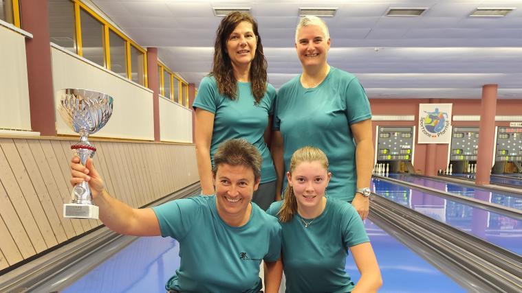Sarntheins Damen holten sich den Italienpokal. Hinten von links Angelika Stauder und Adele Ainhauser, vorne von links Dagmar Wiedenhofer und Greta Trojer.