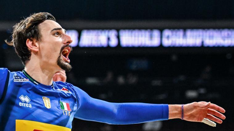 Simone Giannelli ist zum zweiten Mal Volleyball-Weltmeister geworden. © APA/afp / SHERWIN VARDELEON