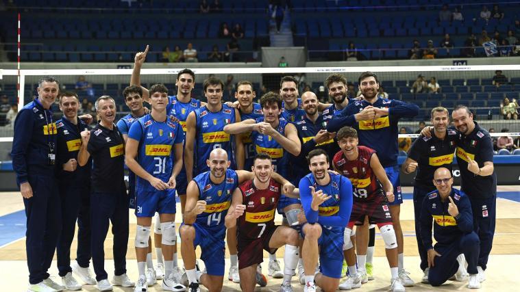 The Azzurri are happy with Simone Giannelli (front right).