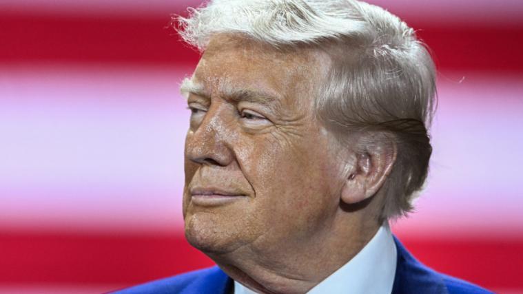 US-Präsident Donald Trump kommt zum US-Open-Finale. © APA/AFP / BRENDAN SMIALOWSKI