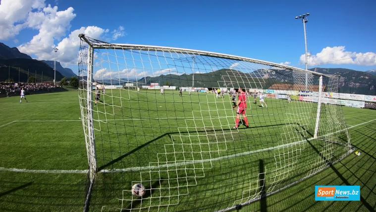 Today, our weekend review features a full derby haul! We've got three clashes between local rivals, including 15 goals and one big upset. Here are the highlights from the matches between Tramin and St. Pauls (3-3), Bozen FC and Virtus (2-1), and Tscherms Marling and Gargazon (3-3). © stol