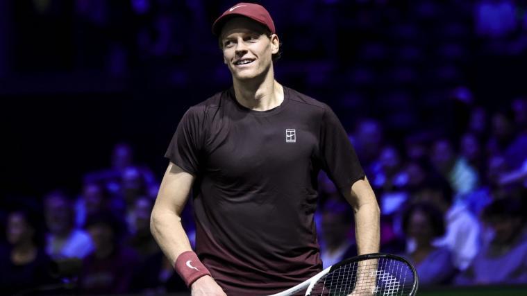 Tennis superstar Jannik Sinner easily cleared his opening hurdle at the Paris Masters tournament on Wednesday, defeating Zizou Bergs in straight sets. Afterwards, the Sexten native spoke in his distinctive South Tyrolean dialect about the match and his goals in Paris. Sinner will face Francisco Cerundolo on Thursday at 19 p.m. © stol