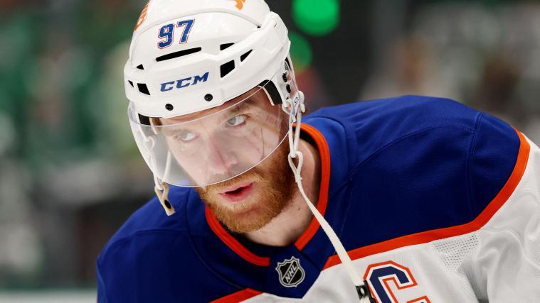 Connor McDavid demeure avec les Oilers d'Edmonton. © APA / STEPH CHAMBERS