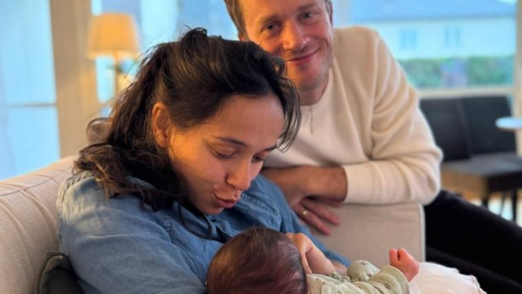 Das Familienglück ist perfekt. © Instagram