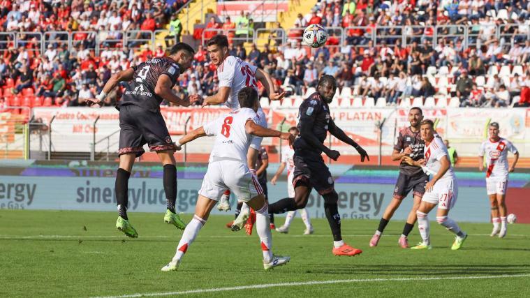Der FC Südtirol (in dunkelgrau) holte einen Punkt in Mantua. © FC Südtirol