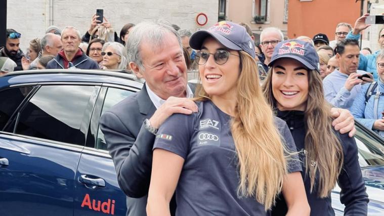 Ein Bild aus dem Vorjahr: FISI-Präsident Flavio Roda mit Sofia Goggia und Dorothea Wierer (von links). © Georg Pircher