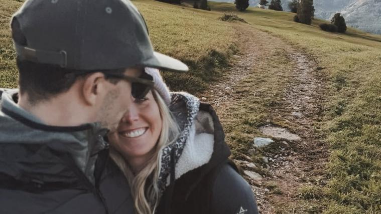 Eine Star-Skifahrerin ist verliebt. © Instagram