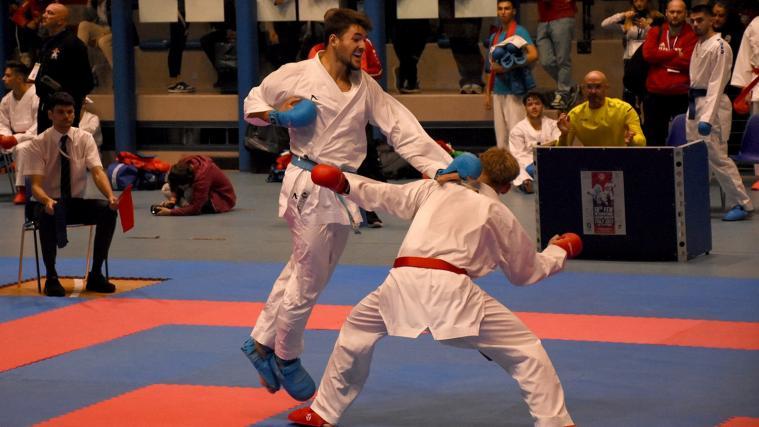 Florian Fischnaller (links) in Aktion. © KARATE MUHLBACH