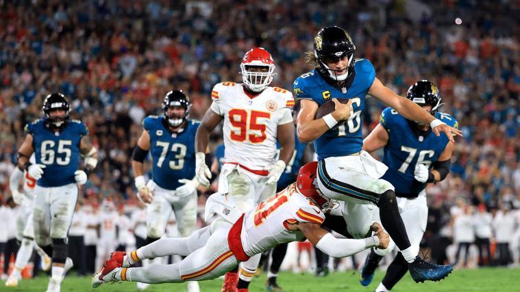 In dieser Szene entscheidet Trevor Lawrence die Partie – und das 23 Sekunden vor Schluss. © APA / MIKE CARLSON