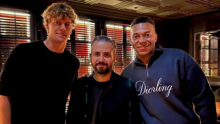 Jannik Sinner und Kylian Mbappe beim Abendessen. © giusetrattoria
